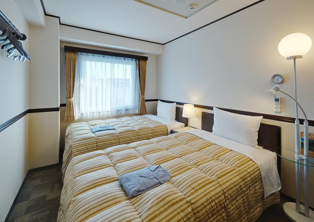 Toyoko Inn Aioi Eki Shinkansen Guchi Экстерьер фото
