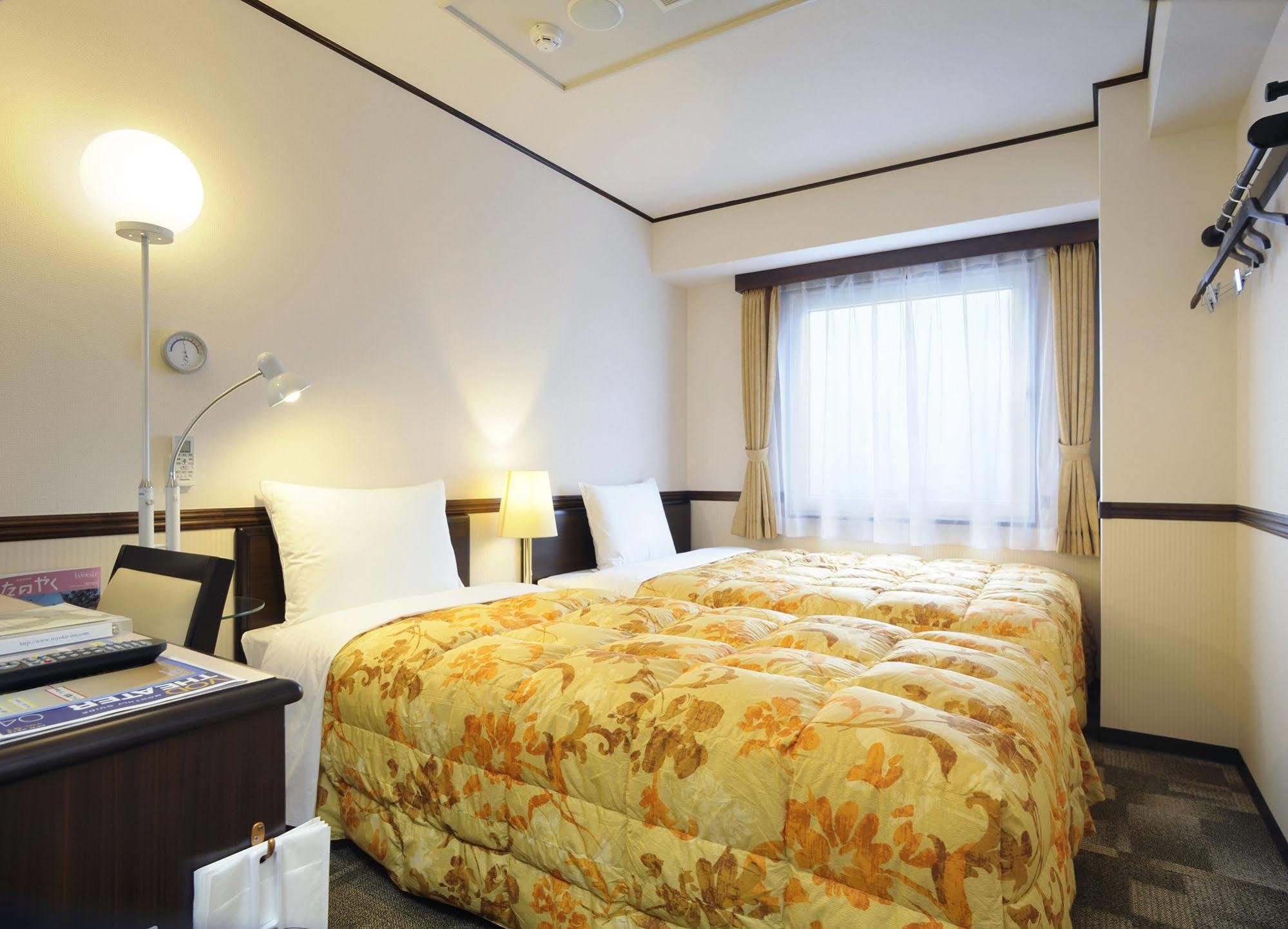 Toyoko Inn Aioi Eki Shinkansen Guchi Экстерьер фото