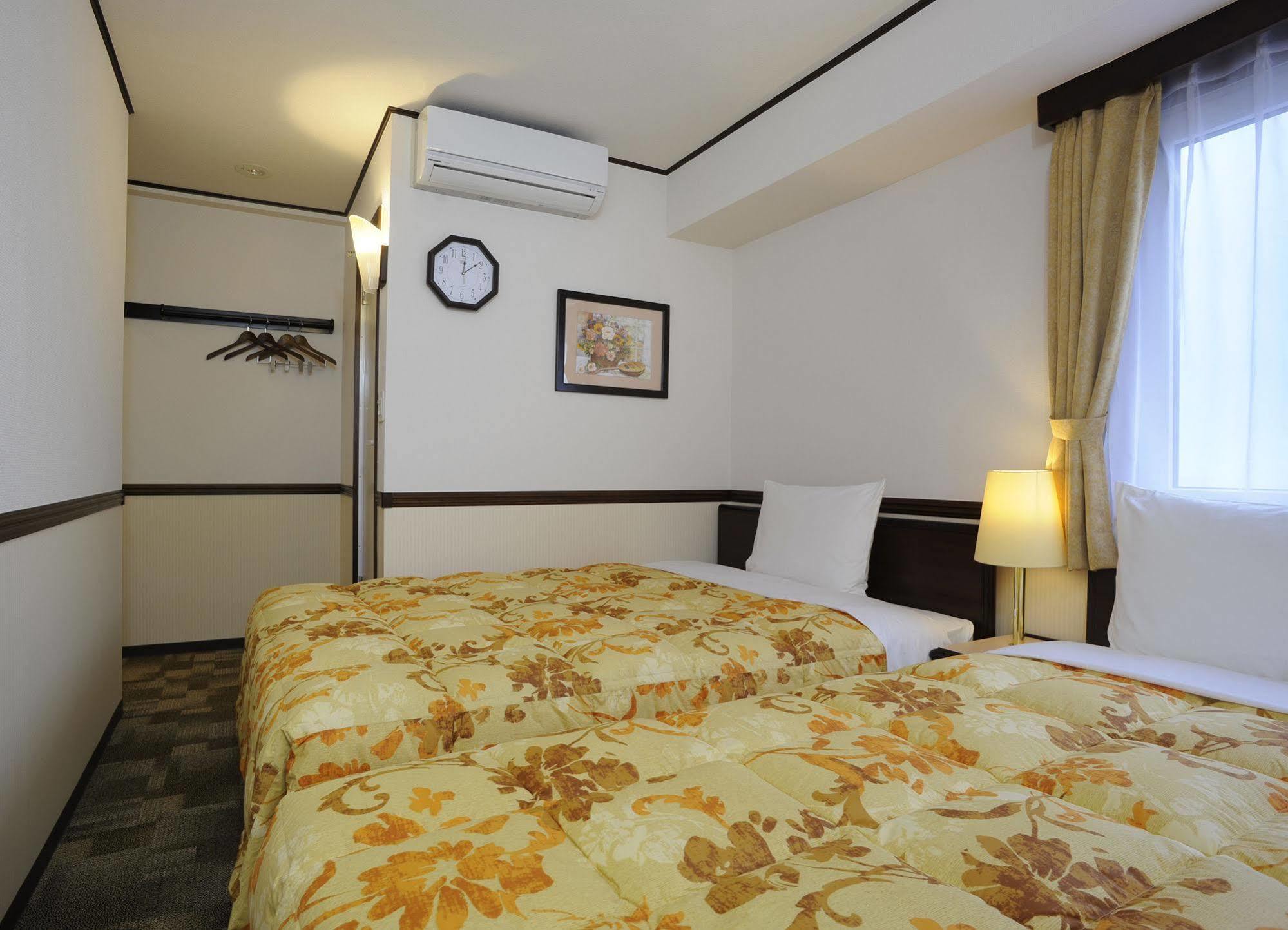 Toyoko Inn Aioi Eki Shinkansen Guchi Экстерьер фото
