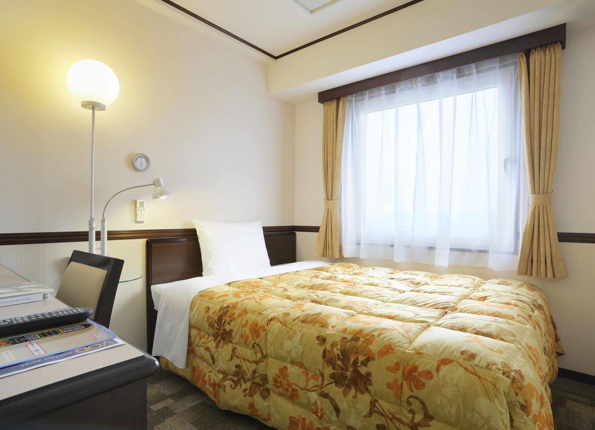 Toyoko Inn Aioi Eki Shinkansen Guchi Экстерьер фото