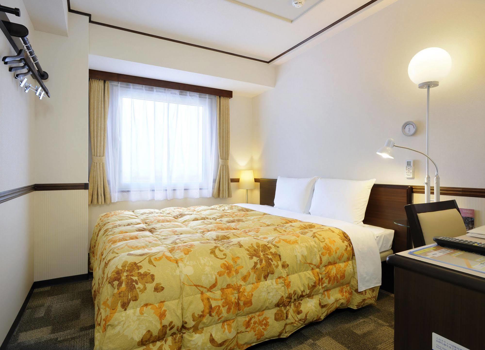 Toyoko Inn Aioi Eki Shinkansen Guchi Экстерьер фото